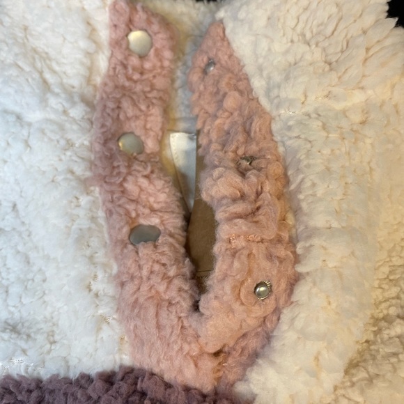 “Thread & Supply” Women's Faux Fur Pink/Cream/Mauve Pullover Jacket - Picture 3 of 9